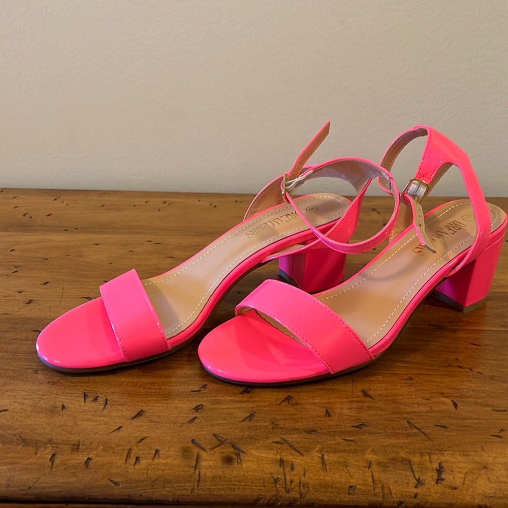 Dream Pairs Size 8 Hot Pink Sandals